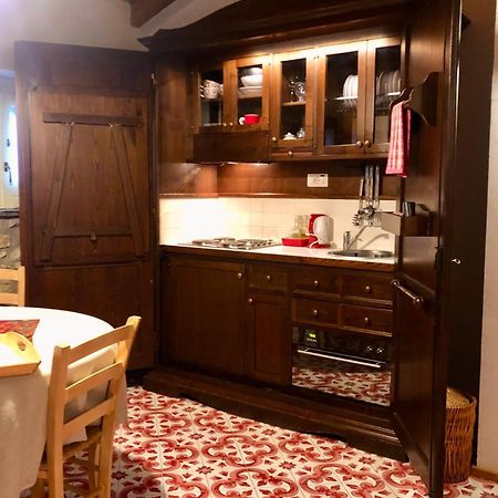 Residenza Matarazzo E Le Sue Soffitte Apartment กัสเตลลาบาเต ภายนอก รูปภาพ