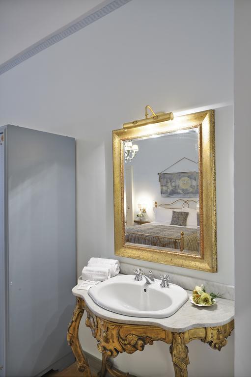 Residenza Matarazzo E Le Sue Soffitte Apartment กัสเตลลาบาเต ภายนอก รูปภาพ