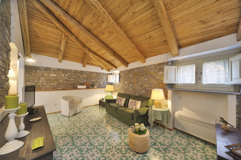 Residenza Matarazzo E Le Sue Soffitte Apartment กัสเตลลาบาเต ห้อง รูปภาพ