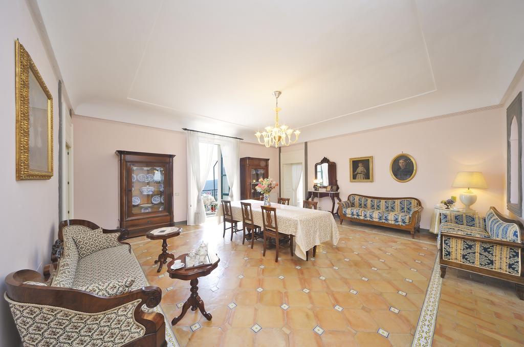 Residenza Matarazzo E Le Sue Soffitte Apartment กัสเตลลาบาเต ห้อง รูปภาพ