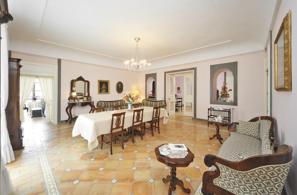 Residenza Matarazzo E Le Sue Soffitte Apartment กัสเตลลาบาเต ห้อง รูปภาพ