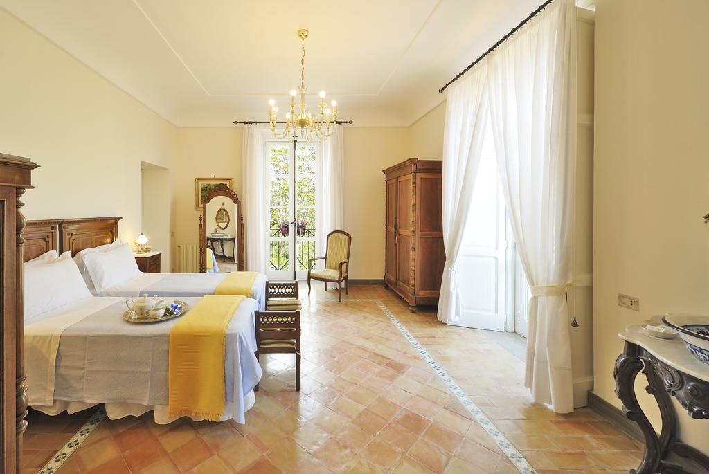 Residenza Matarazzo E Le Sue Soffitte Apartment กัสเตลลาบาเต ห้อง รูปภาพ