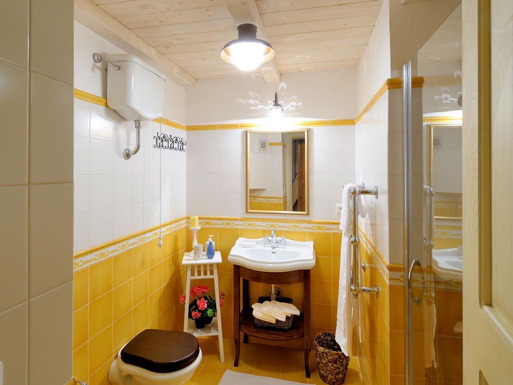 Residenza Matarazzo E Le Sue Soffitte Apartment กัสเตลลาบาเต ห้อง รูปภาพ