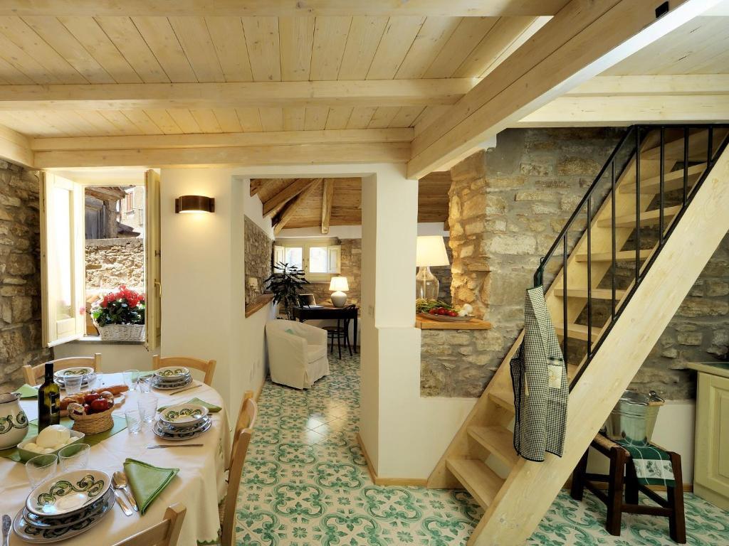Residenza Matarazzo E Le Sue Soffitte Apartment กัสเตลลาบาเต ห้อง รูปภาพ