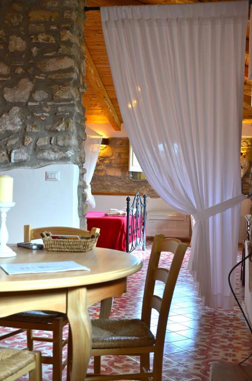 Residenza Matarazzo E Le Sue Soffitte Apartment กัสเตลลาบาเต ภายนอก รูปภาพ