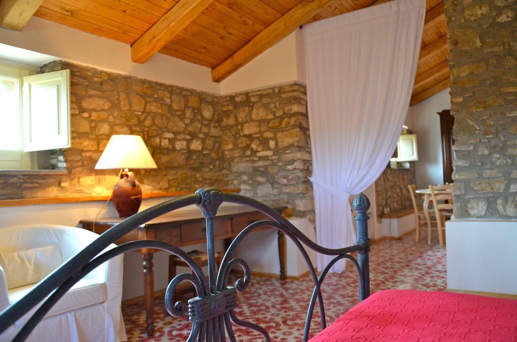 Residenza Matarazzo E Le Sue Soffitte Apartment กัสเตลลาบาเต ภายนอก รูปภาพ